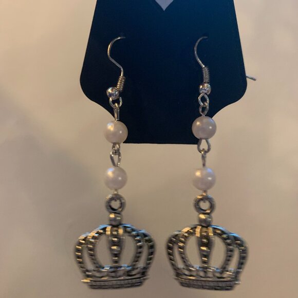 Creation Earrings - Crown antique Silver tone / peal beads Earrings - Picture 5 of 7